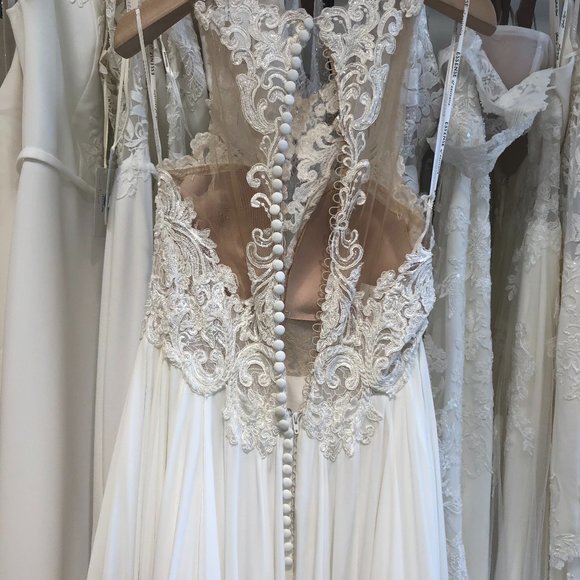 Lace and crepe chiffon, deep sweetheart neckline, ivory - Picture 3 of 6